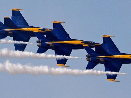 blue-angels-at-the-miramar-airshow_w725_h543